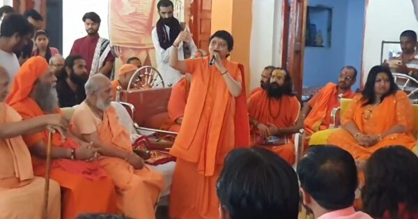 અમદાવાદના સાણંદમાં આવેલા લંબે નારાયણ આશ્રમમાં સનાતન ધર્મના સંતોની બેઠક મળી
