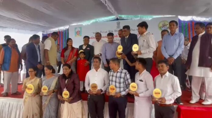 દાહોદમાં શ્રેષ્ઠ શિક્ષક પારિતોષિક સમારોહ યોજાયો