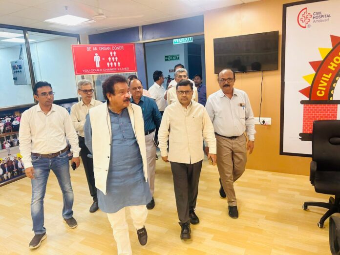 કેન્દ્રીય રાજ્ય આરોગ્ય મંત્રીએ અમદાવાદ સિવિલ હોસ્પિટલની મુલાકાત લીધી