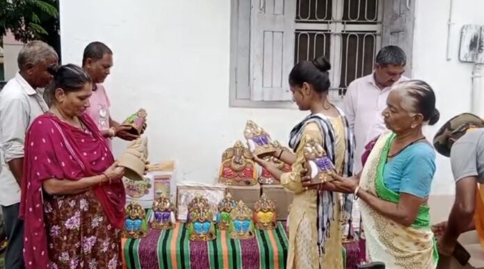 ચોરીવાડના ગૌશાળામાં બની ગાયના ગોબરમાથી શ્રીજીની મૂર્તિ