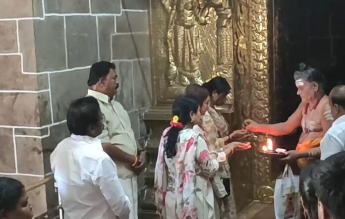 મુખ્યમંત્રી એમકે સ્ટાલિનની પુત્રીએ સત્તૈનાથર મંદિરમાં કર્યાં દર્શન
