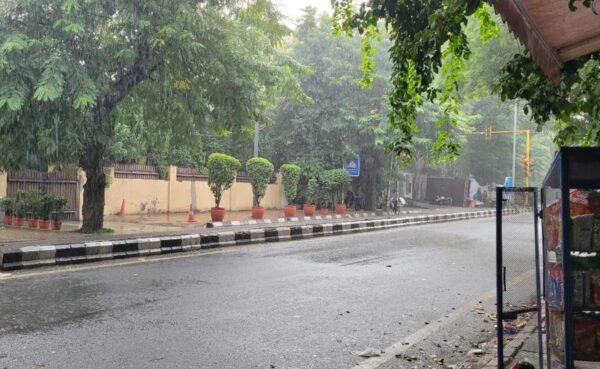 Pollution Smog Ease In Delhi After Light Rains
