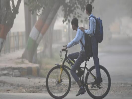 स्कूल अब सुबह साढ़े नौ 9.00 से दोपहर 3:30 बजे तक खुले रहेंगे।