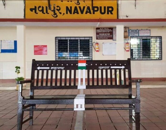 અનોખું રેલવે સ્ટેશન, ટિકિટ લેવાની મહારાષ્ટ્રમાં અને ટ્રેનમાં બેસવાનું ગુજરાતમાં !