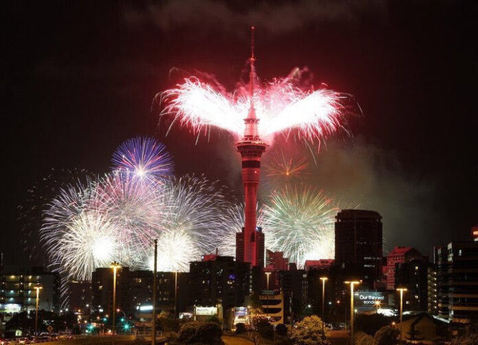 Happy New Year : न्यूजीलैंड में सबसे पहले 2024 का स्वागत