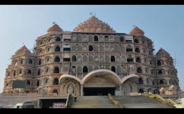 सात मंजिला स्वर्वेद महामंदिर, पीएम मोदी करेंगे उद्घाटन
