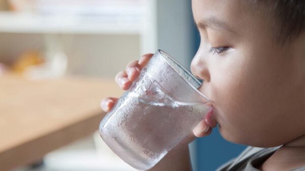 Water in winter: શિયાળામાં 1 થી 8 વર્ષની બાળકોને કેટલું પાણી પીવું ? 