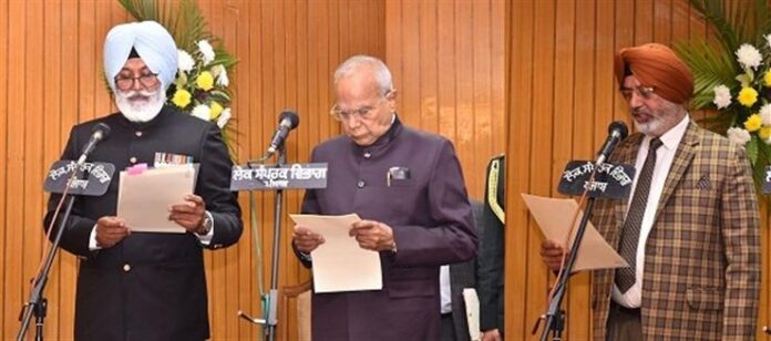 पंजाब के राज्यपाल ने पीपीएससी अध्यक्ष और मुख्य सूचना आयुक्त को शपथ दी