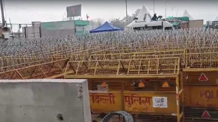 Farmers Protest: पंजाब-टोहाना सीमा पर तैनात एक पुलिस अधिकारी की हार्ट अटैक से मौत, अबतक 3 की मौत