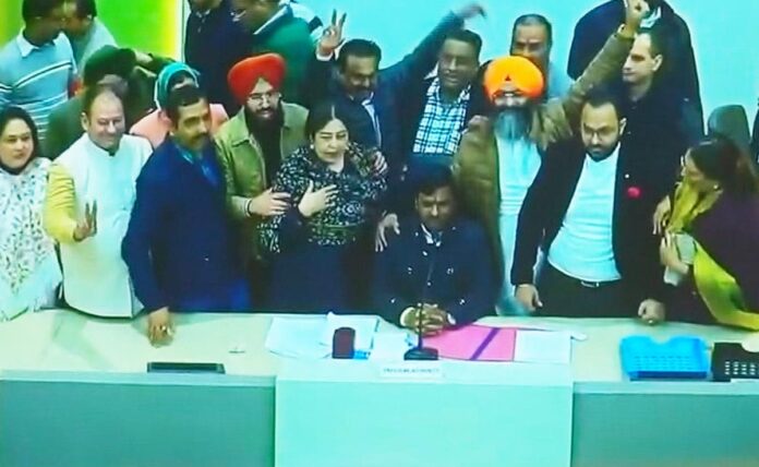 Chandigarh Mayor Election: चंडीगढ़ मेयर चुनाव परिणामों को लेकर आज हाई कोर्ट में क्या हुआ?