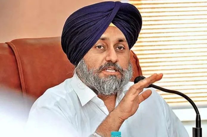 आपका अकाली दल पर जवाब: बादल पंजाब के 'विनाश पुरुष' हैं