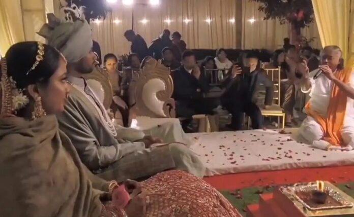 Wedding Viral Video: મંત્રના બદલે પંડિત ગાવા લાગ્યા રોમેન્ટિક ગીત