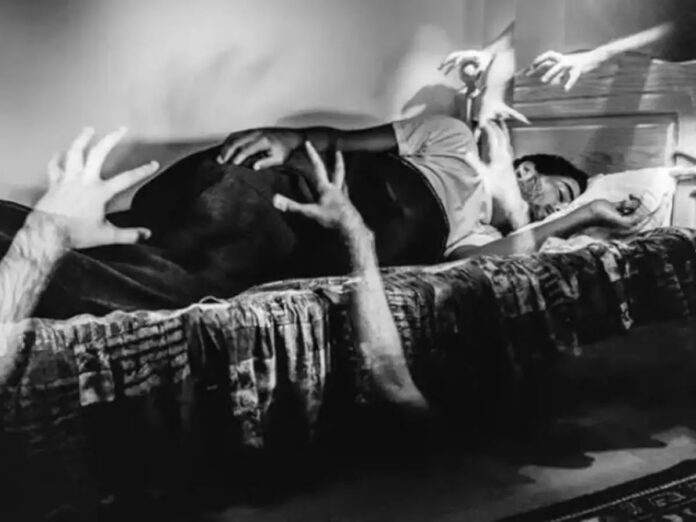 Sleep Paralysis: તમારામાં તો સ્લીપ પેરાલિસિસના લક્ષણ નથી ને?