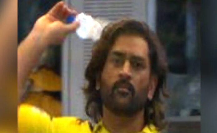MS Dhoni: કેમેરામેનની હરકતથી ધોનીને આવ્યો ગુસ્સો, ખુલ્લેઆમ બોટલ ફેંકીને પોતાની દર્શાવી નારાજગી