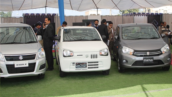 Auto Sales: પાકિસ્તાન 1 મહિનામાં જેટલી કાર વેચે છે, જાણો ભારતમાં એટલી કાર કેટલા ટાઇમમાં વેચાય છે
