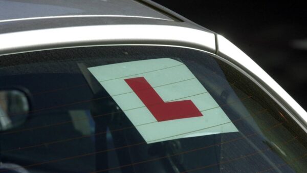 L Sign on Cars: કારની પાછળ L કેમ લખવામાં આવે છે? જાણો અર્થ