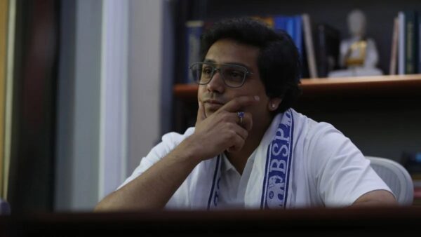 Akash Anand: માયાવતીનો માયાજાળ... પહેલા ભત્રીજાને છાવર્યો, પછી જમીન પર લાવ્યો