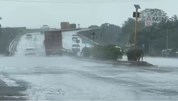 Gujarat Rain: અરવલ્લી જિલ્લામાં કમોસમી વરસાદ, ભિલોડા તાલુકામાં ધોધમાર વરસાદ
