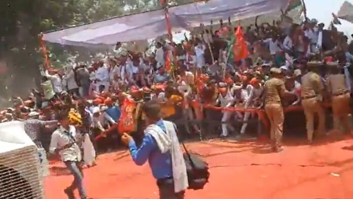 Prayagraj: પ્રયાગરાજના ફુલપુરમાં રાહુલ અને અખિલેશની રેલીમાં નાસભાગ