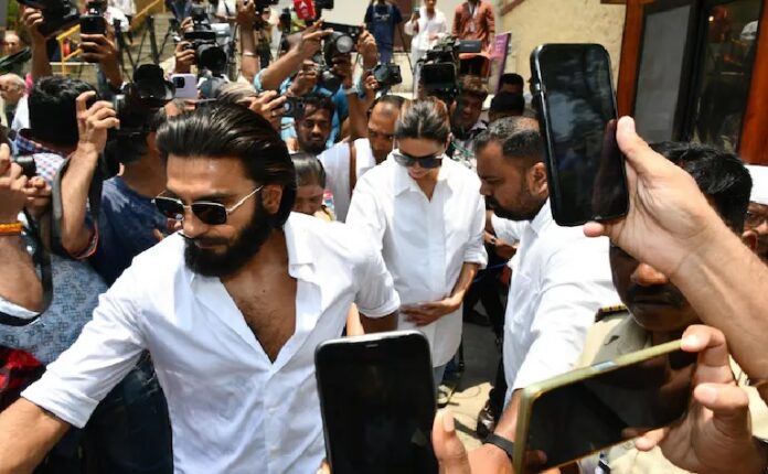 Deepika Padukone: મુંબઈમાં મતદાન કરવા માટે ઉત્સાહિત સ્ટાર્સ, રણવીર સાથે ગર્ભવતી દીપિકાએ કર્યું મતદાન