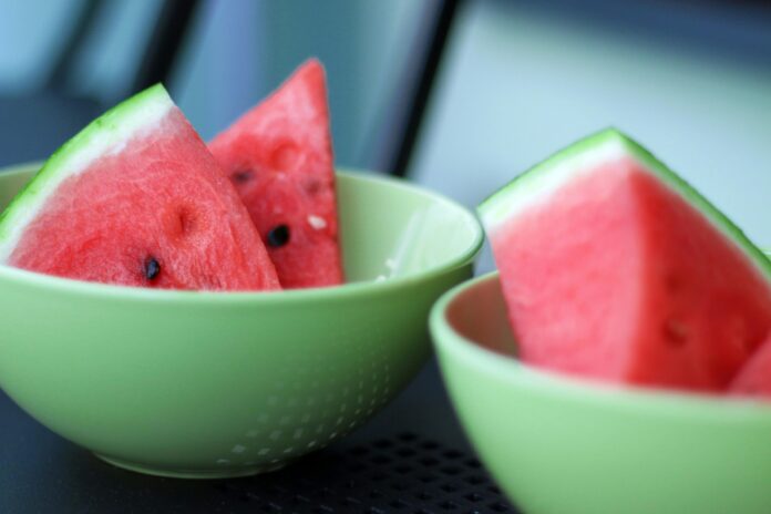 Watermelon: જો તમે પણ તરબૂચ ખાવ છો, તો જાણો તેનાથી થતા નુકસાન
