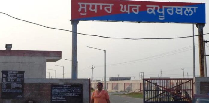 Jail Security: जेल में चलाए गए सर्च ऑपरेशन के दौरान लावारिस हालत में मोबाइल बरामद