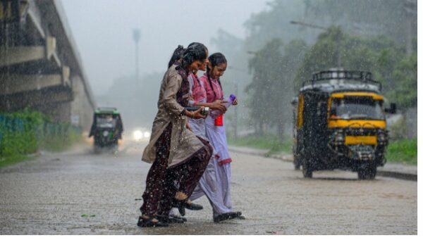 Gujarat: ગુજરાતમાં તૂટી પાડ્યો વરસાદ, હવમાન વિભાગે કરી  આગાહી