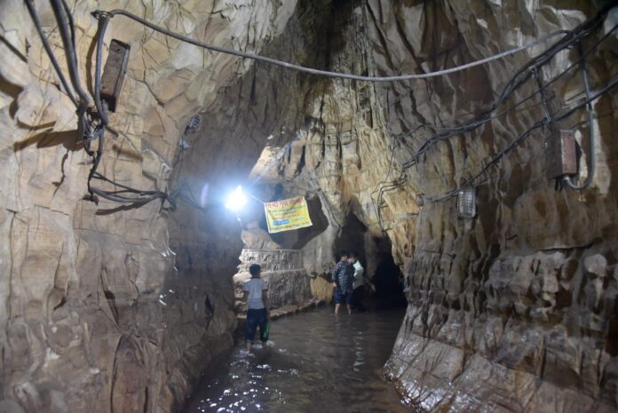 Gupta Godavari: ચિત્રકૂટની આ ગુફા રહસ્યોથી ભરપૂર છે, જ્યાં ગોદાવરી નદીનો પ્રવાહ અચાનક થઇ જાય છે ગાયબ