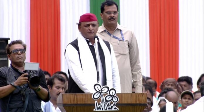 TMCની રેલીમાં Akhilesh Yadav એ કહ્યું; "આ લોકો થોડા દિવસોના મહેમાન છે, કેન્દ્ર સરકાર ટૂંક સમયમાં પડવાની છે"