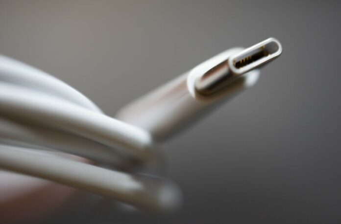​Type C charging : ટાઇપ સી ચાર્જિંગને કારણે તમારો મોબાઇલ બગડી રહ્યો છે! શું તમે પણ આ ભૂલો કરો છો?