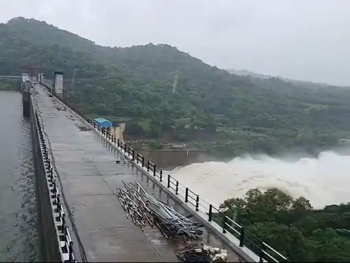 Karjan Dam: કરજણ ડેમમાં 1 લાખ ક્યુસેક પાણીની આવક, 4 દરવાજા ખોલાયા; 50 હજાર ક્યુસેક પાણી છોડાયુ  