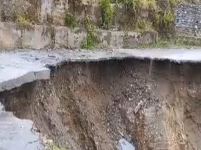 Uttarakhand Weather: 7 જિલ્લામાં ભારેથી અતિભારે વરસાદનું ઓરેન્જ એલર્ટ, સંવેદનશીલ વિસ્તારોમાં જવાનું ટાળો