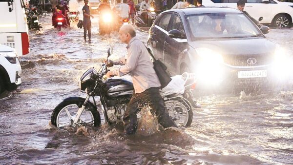 Gujarat Rain (VIDEO): સૌરાષ્ટ્રમાં મેઘ તાંડવ, દ્વારકા-પોરબંદર પાણી-પાણી; આ જિલ્લાઓમાં રેડ એલર્ટ