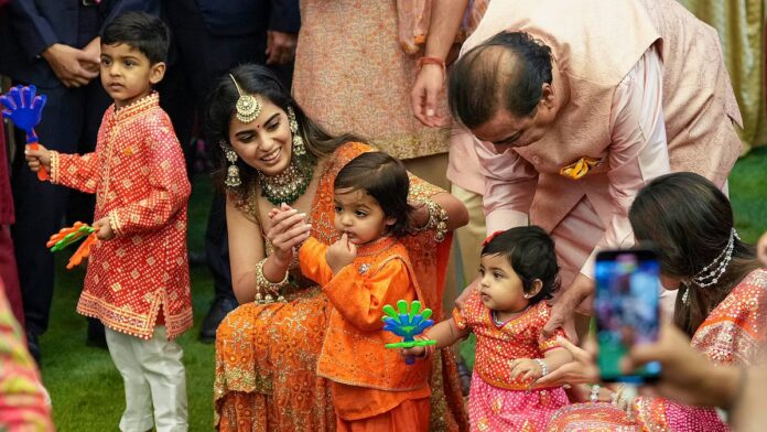 Ambani family: અંબાણી પરિવારમાં ખુશીનો માહોલ