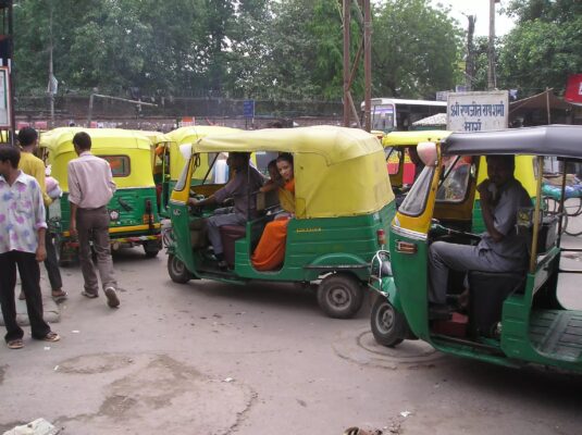 White Number Plate: સફેદ નંબર પ્લેટ વાળી પેસેન્જર ટુ વ્હીલર સામે 'રીક્ષા ભરો આંદોલન'ની ચીમકી