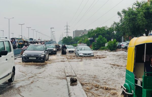 Ahmedabad Rain: અમદાવાદમાં અત્ર-તત્ર-સર્વત્ર પાણી જ પાણી, અનેક વિસ્તાર જળમગ્ન