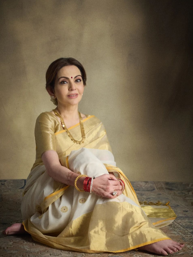 Nita Ambani ની ગોલ્ડન સાડી અને કલેક્શન જોતા રહી જશો