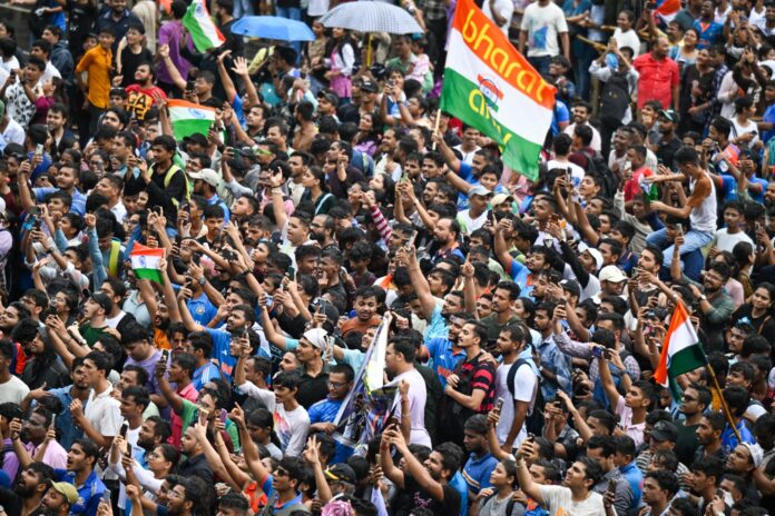 Victory Parade LIVE: ટીમ ઇન્ડિયા મુંબઇ પહોંચી, VR સાથે જુઓ વિજયી સરઘસ