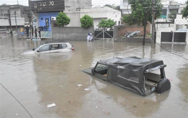 Rain in Haryana: किसान फायदेमंद बारिश से खुश, तो शहरों के लोग जलभराव से परेशान 