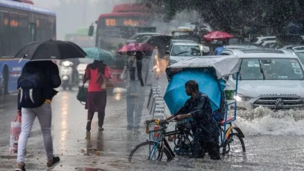 Delhi Weather: दिल्ली में आज हो सकती है रिमझिम बरसात, आज यलो अलर्ट  