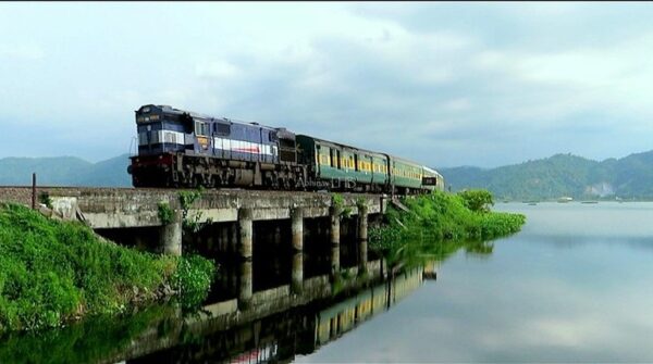 Garib Rath Express: ગરીબ રથ એક્સપ્રેસના પૈંડા રોકાય ગયા, જાણો વિગત