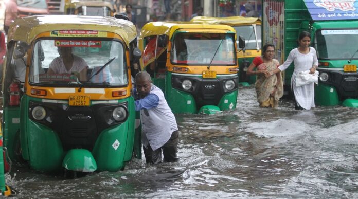 Ahmedabad Rain(video): અમદાવાદમાં અવિરત વરસાદ, નાગરિકોને સતર્ક રહેવા તાકીદ