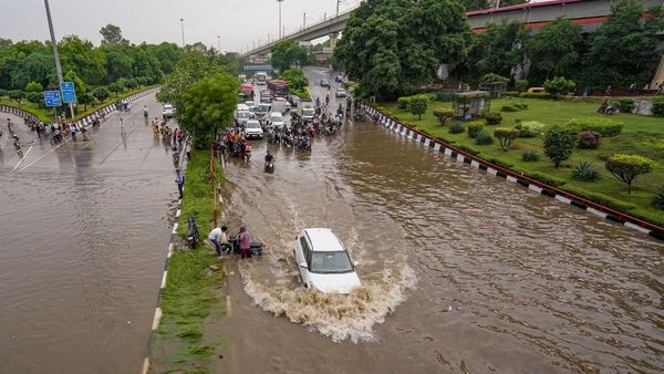 Weather Updates: ગુજરાત પર એક સાથે ત્રણ વરસાદી સિસ્ટમ સક્રિય, હવામાન વિભાગની લેટેસ્ટ આગાહી