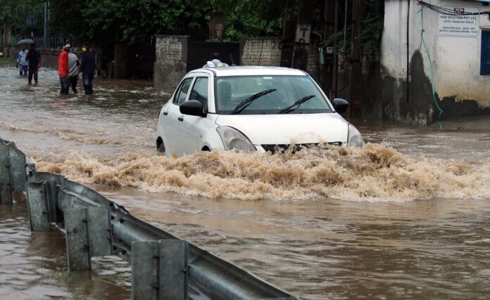 Gujarat Rain (Video): ગુજરાતમાં મેઘ કહેર, અત્ર-તત્ર-સર્વત્ર વરસાદે વિનાશ વેર્યો