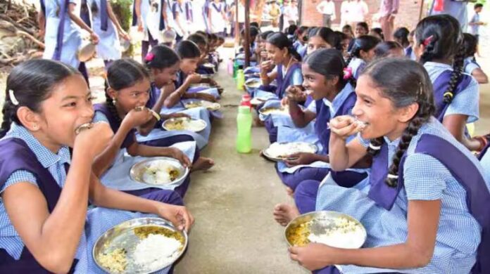 Midday Meal Scheme: પોષણ યોજના જ બની કુપોષણનો શિકાર, બાળકોનો કોળિયો છીનવાયો