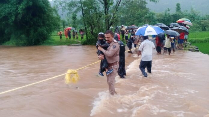 Navsari Valsad Rain (video): નવસારીમાં 9 ઇંચ વરસાદ, વલસાડમાં રેડ એલર્ટ