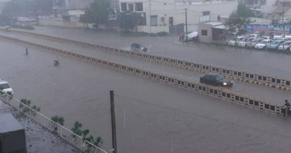 Rajkot Rain: મેઘરાજાએરાજકોટને રગદોળ્યું, સવારે 5 ઇંચથી વધુ ખાબકતા અનેક વિસ્તારો જળબંબાકાર