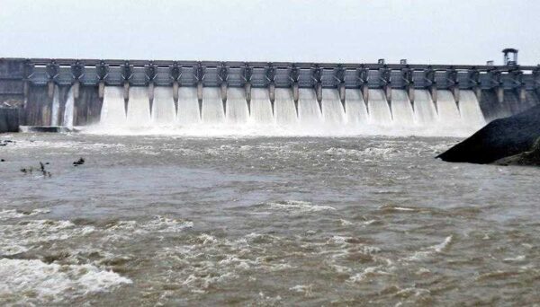 Ukai Dam: ઉકાઈ ડેમમાં વધી રહી છે પાણીની આવક, તાપી ગાંડીતૂર