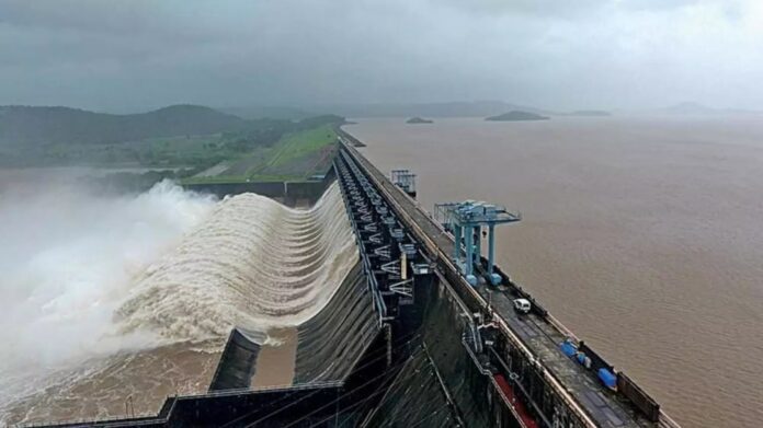 Ukai Dam: ઉકાઈ ડેમમાં વધી રહી છે પાણીની આવક, તાપી ગાંડીતૂર