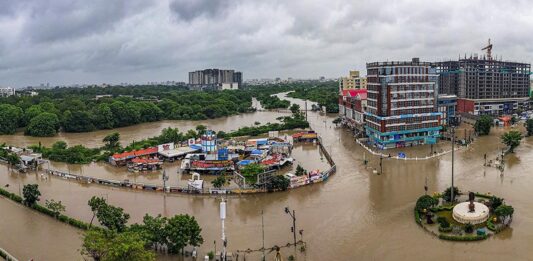 Vadodara Flood: કોના પાપે વડોદરા ડૂબ્યું? પાણી ઉતરતા જ નરક જેવી સ્થિતિનું નિર્માણ; કમાટીબાગમાં 24 પ્રાણીઓના મોત